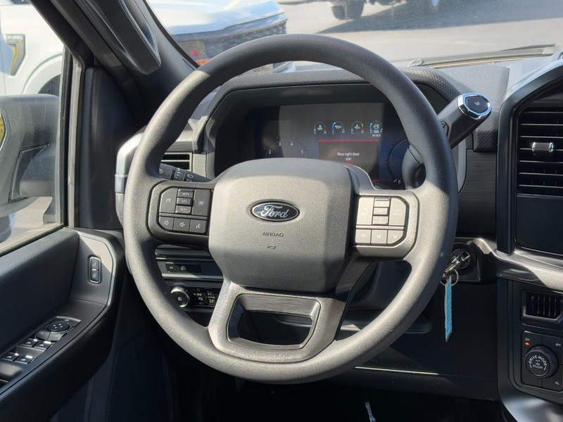 Ford F-150 Vehicle Full-screen Gallery Image 07