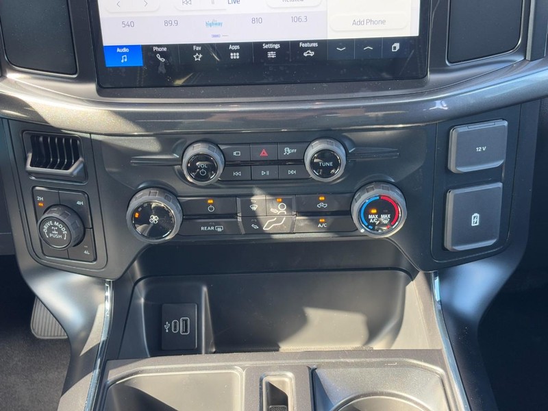 Ford F-150 Vehicle Full-screen Gallery Image 09