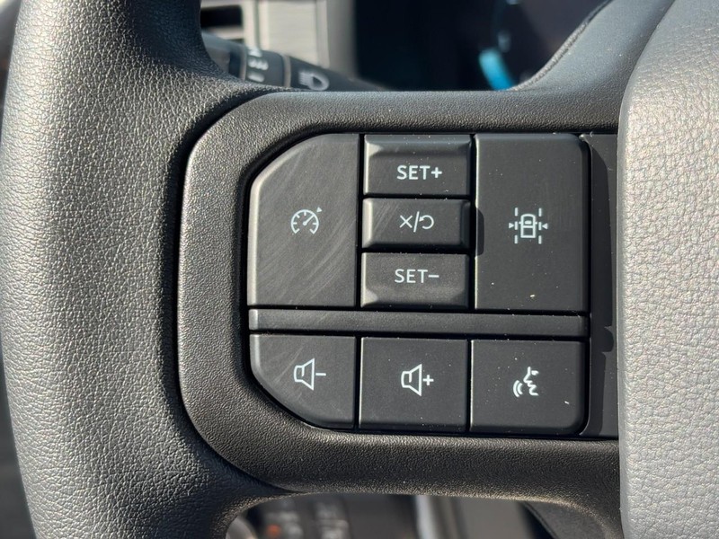 Ford F-150 Vehicle Full-screen Gallery Image 12