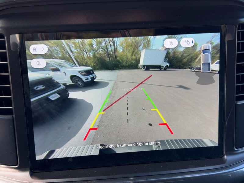 Ford F-150 Vehicle Full-screen Gallery Image 16