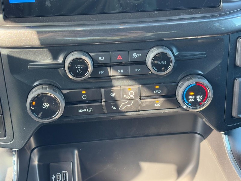 Ford F-150 Vehicle Full-screen Gallery Image 17