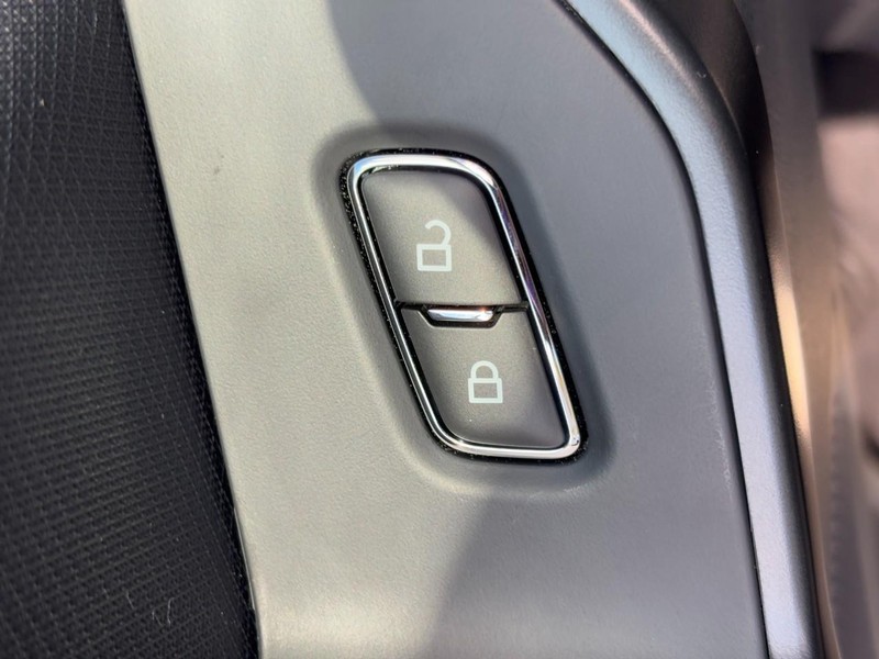 Ford F-150 Vehicle Full-screen Gallery Image 19