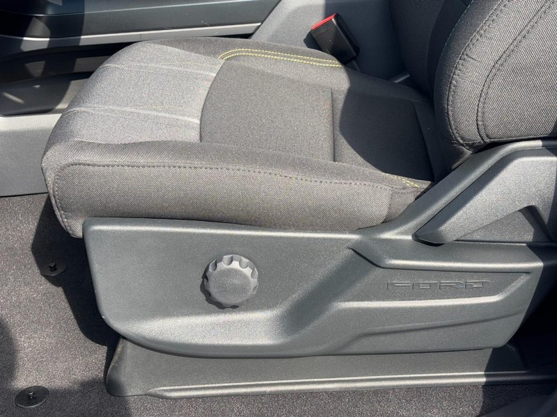 Ford F-150 Vehicle Full-screen Gallery Image 20