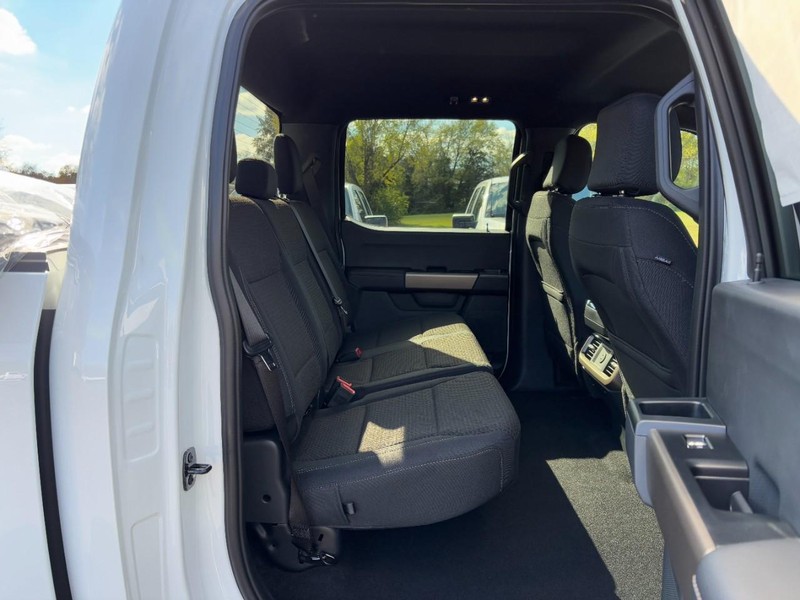 Ford F-150 Vehicle Full-screen Gallery Image 05