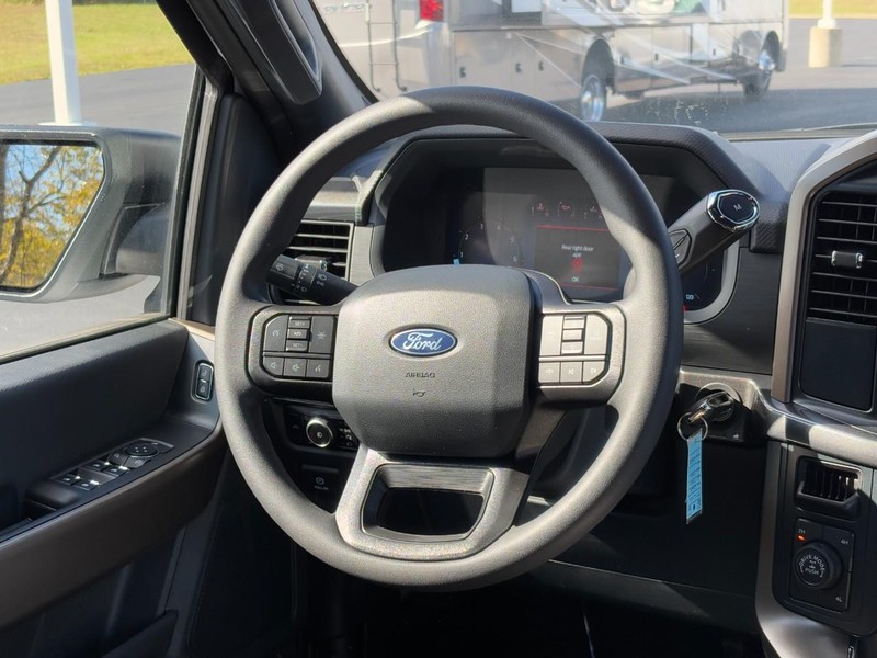 Ford F-150 Vehicle Full-screen Gallery Image 07