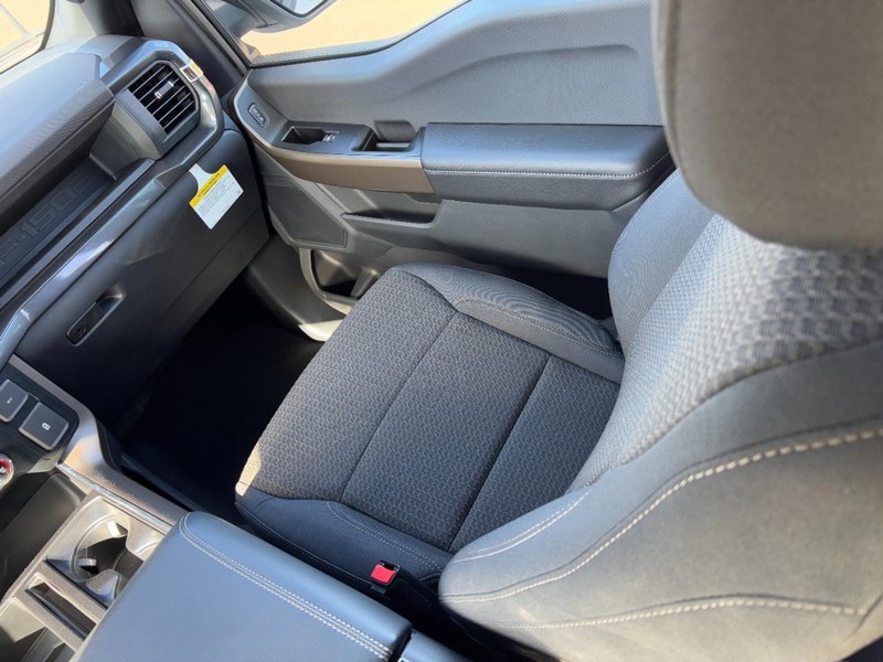 Ford F-150 Vehicle Full-screen Gallery Image 11