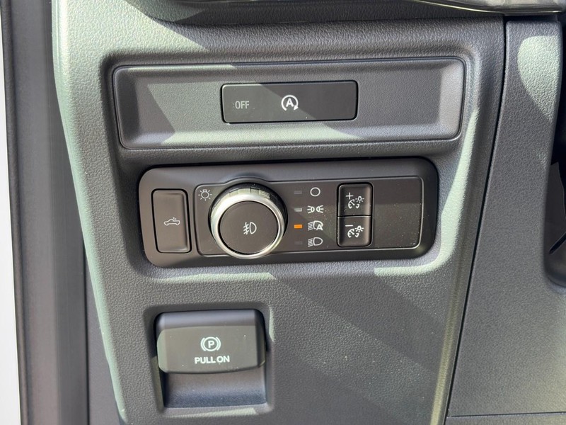 Ford F-150 Vehicle Full-screen Gallery Image 12