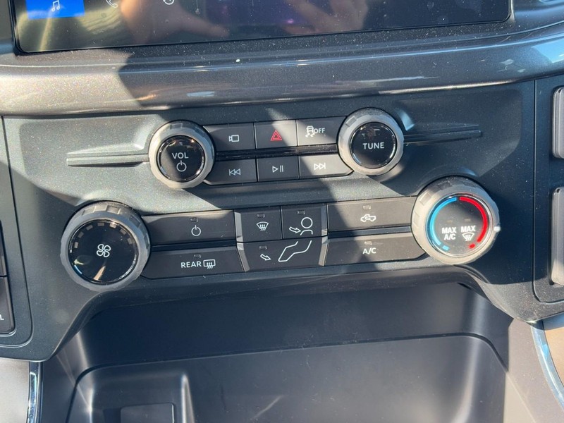 Ford F-150 Vehicle Full-screen Gallery Image 18