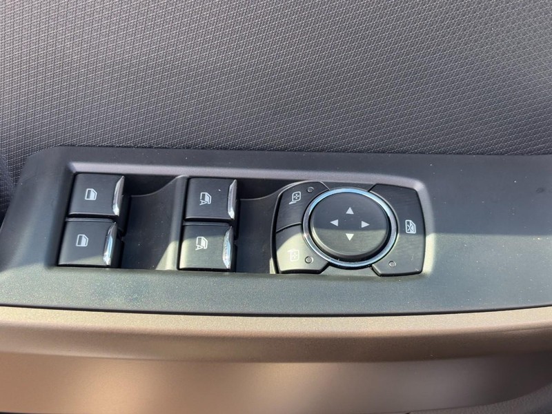 Ford F-150 Vehicle Full-screen Gallery Image 19