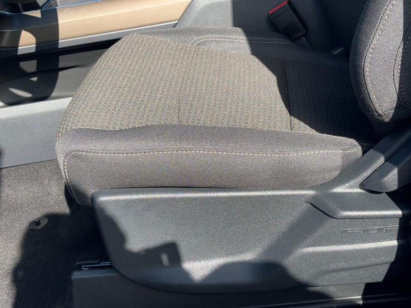 Ford F-150 Vehicle Full-screen Gallery Image 21