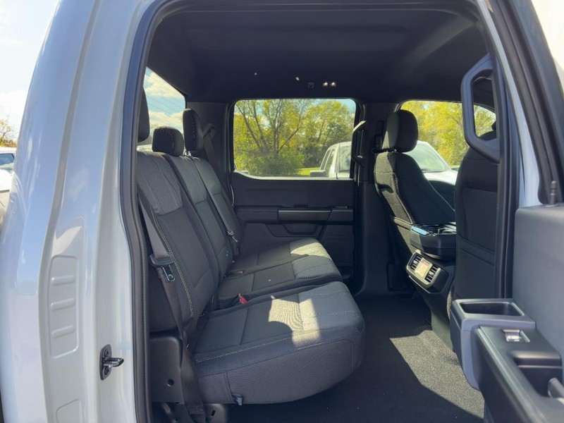 Ford F-150 Vehicle Full-screen Gallery Image 05