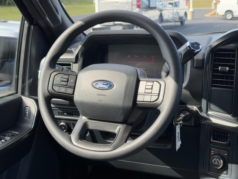 Ford F-150 Vehicle Full-screen Gallery Image 07