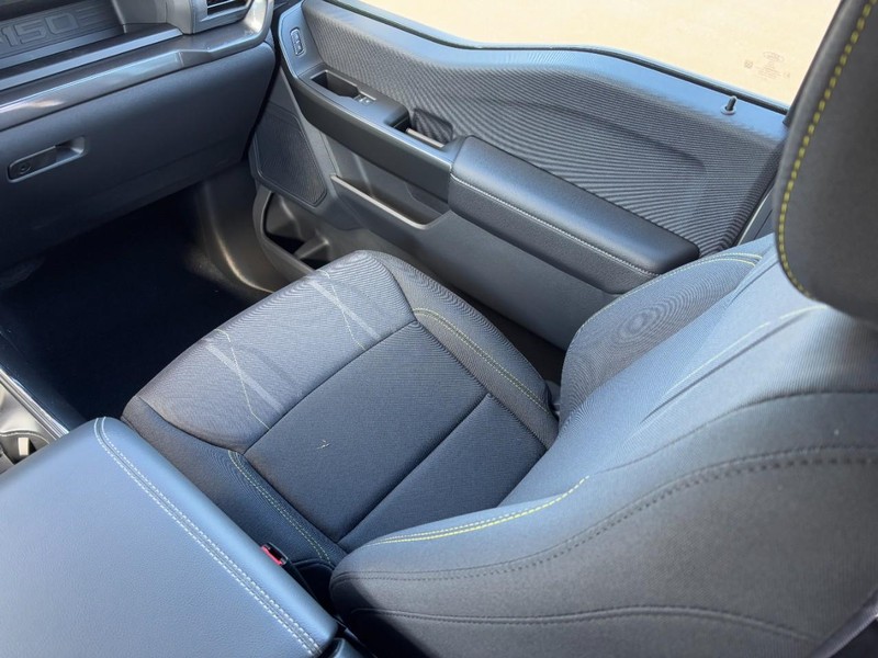 Ford F-150 Vehicle Full-screen Gallery Image 10