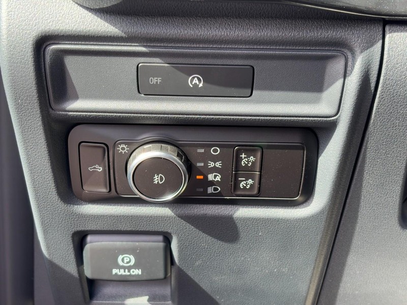 Ford F-150 Vehicle Full-screen Gallery Image 11