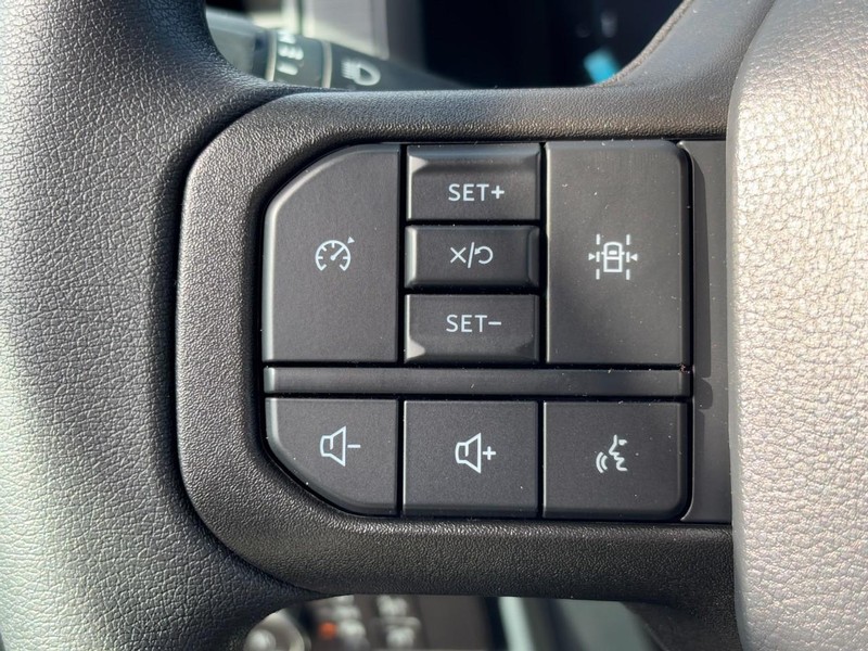 Ford F-150 Vehicle Full-screen Gallery Image 12