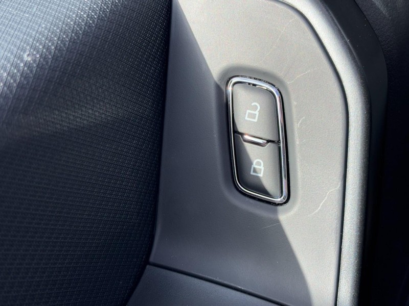 Ford F-150 Vehicle Full-screen Gallery Image 19