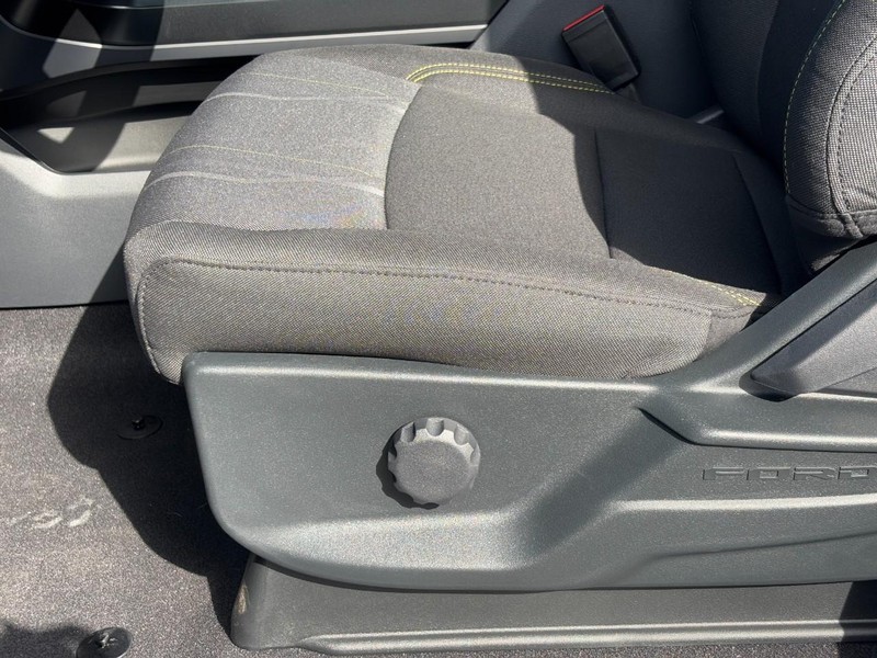 Ford F-150 Vehicle Full-screen Gallery Image 20