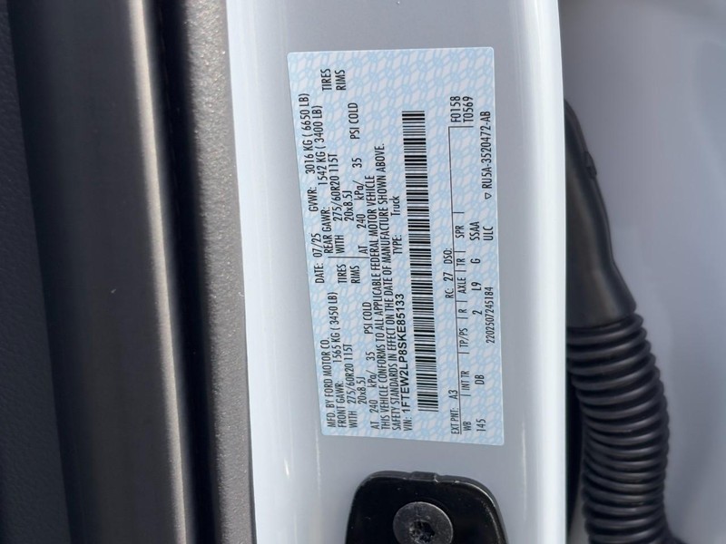 Ford F-150 Vehicle Full-screen Gallery Image 21