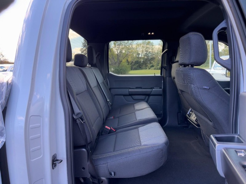 Ford F-150 Vehicle Full-screen Gallery Image 05