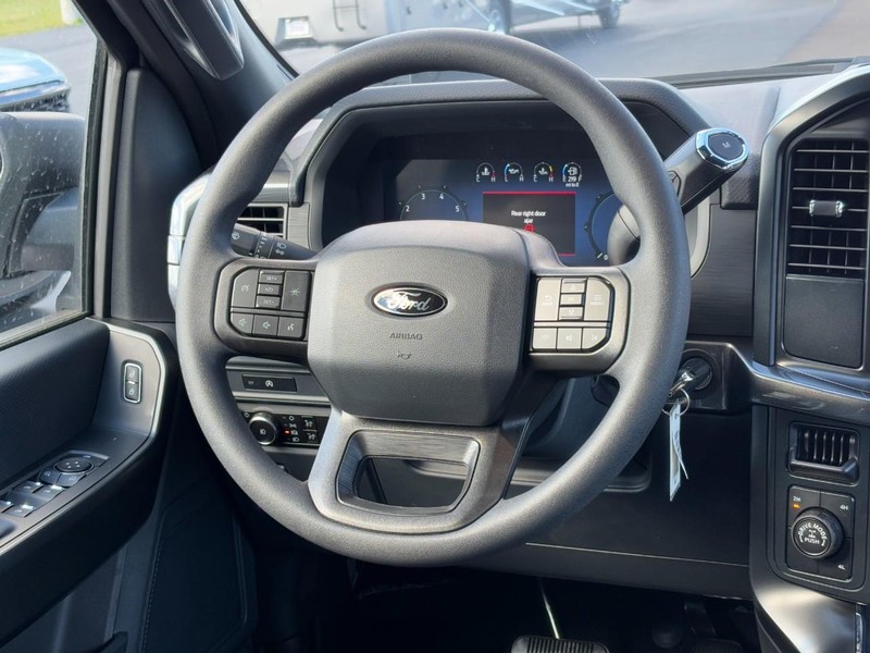Ford F-150 Vehicle Full-screen Gallery Image 07
