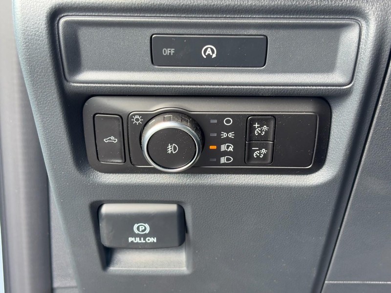 Ford F-150 Vehicle Full-screen Gallery Image 12