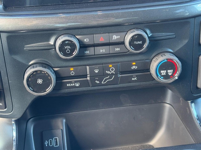 Ford F-150 Vehicle Full-screen Gallery Image 18