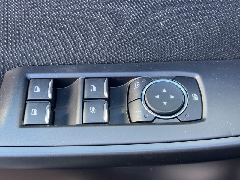 Ford F-150 Vehicle Full-screen Gallery Image 19