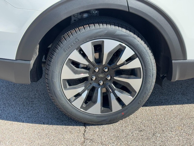 Ford Explorer Vehicle Full-screen Gallery Image 04