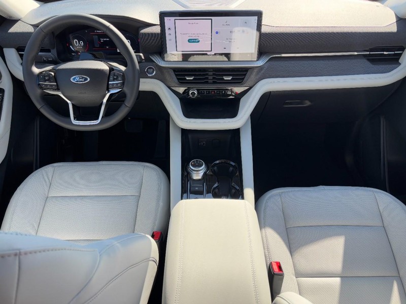 Ford Explorer Vehicle Full-screen Gallery Image 07