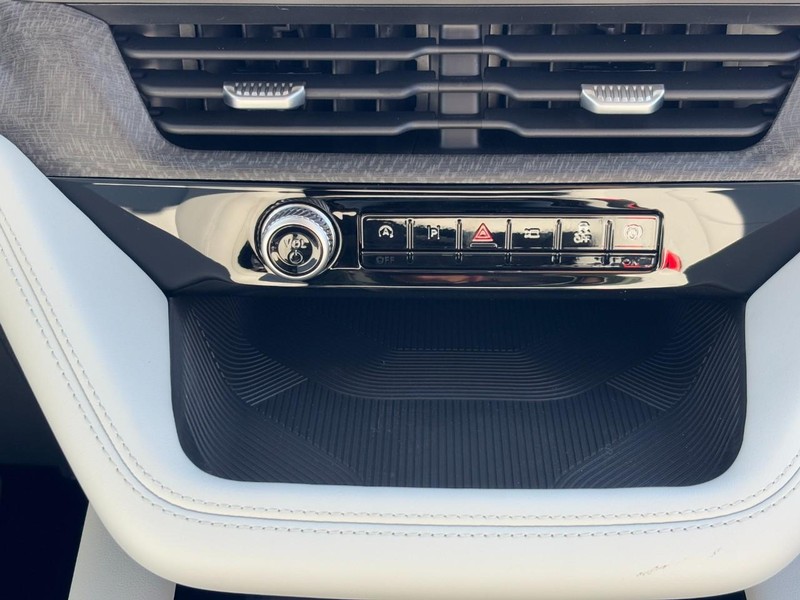 Ford Explorer Vehicle Full-screen Gallery Image 10