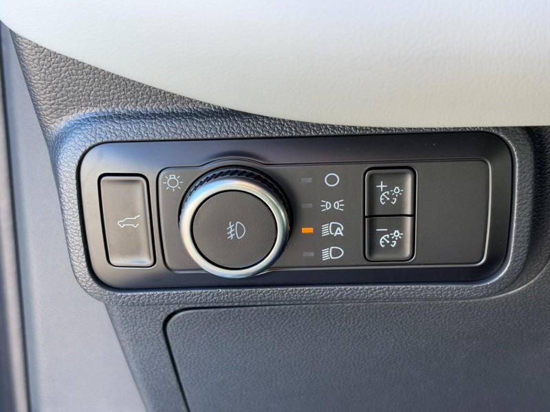 Ford Explorer Vehicle Full-screen Gallery Image 12