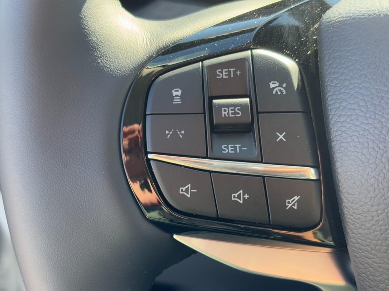 Ford Explorer Vehicle Full-screen Gallery Image 13