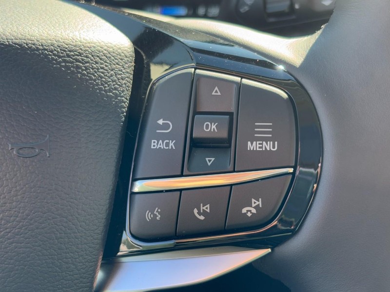 Ford Explorer Vehicle Full-screen Gallery Image 14