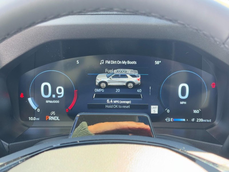 Ford Explorer Vehicle Full-screen Gallery Image 15