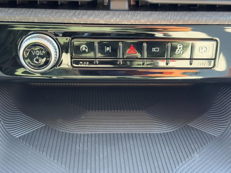 Ford Explorer Vehicle Full-screen Gallery Image 19