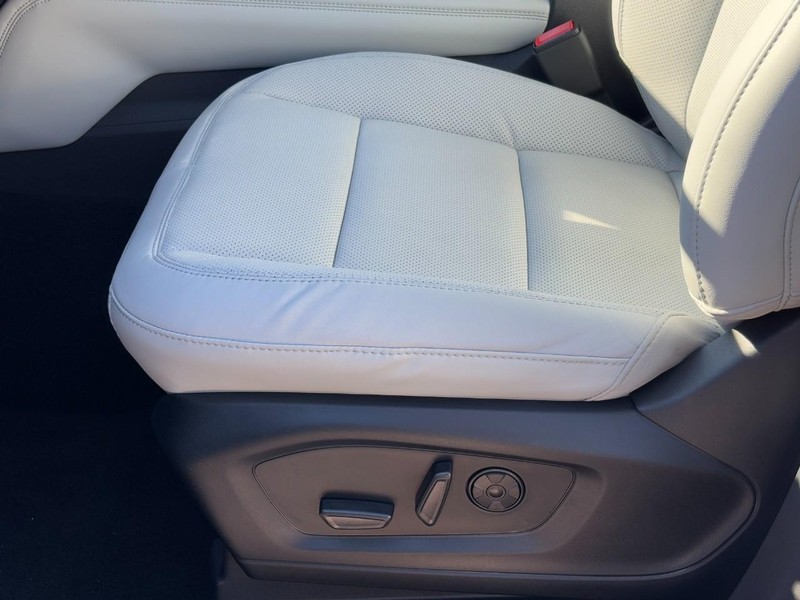 Ford Explorer Vehicle Full-screen Gallery Image 22