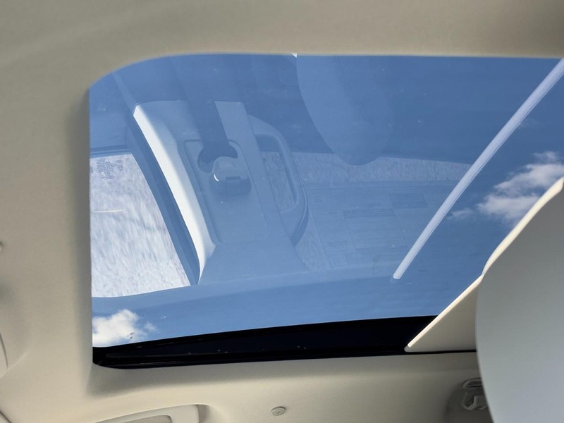 Ford Explorer Vehicle Full-screen Gallery Image 23