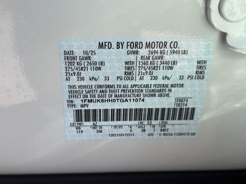 Ford Explorer Vehicle Full-screen Gallery Image 24