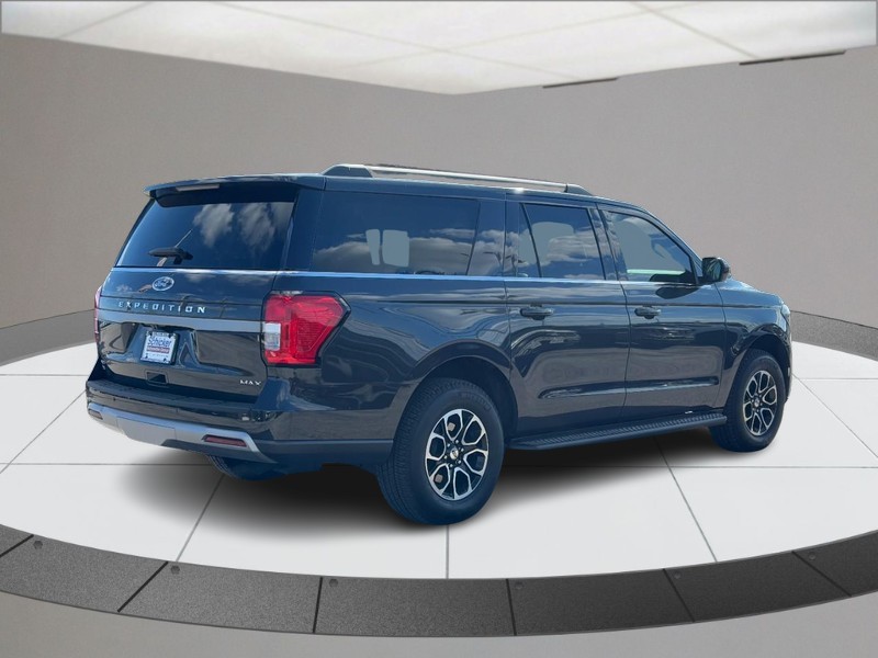 Ford Expedition Max Vehicle Full-screen Gallery Image 03