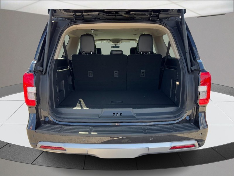 Ford Expedition Max Vehicle Full-screen Gallery Image 04