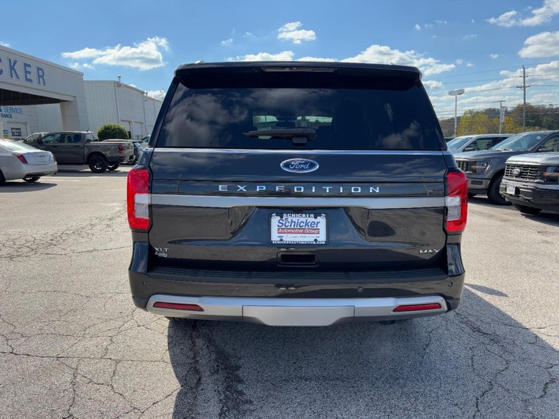 Ford Expedition Max Vehicle Full-screen Gallery Image 05