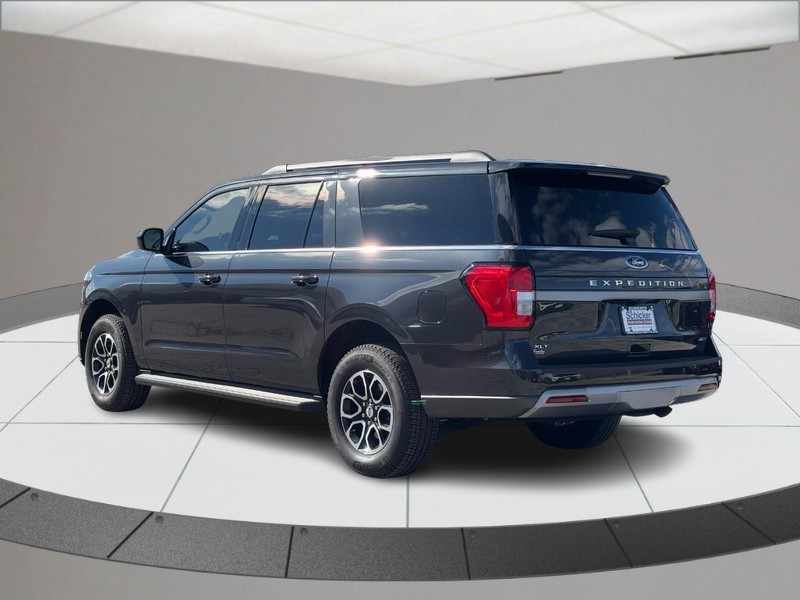 Ford Expedition Max Vehicle Full-screen Gallery Image 06