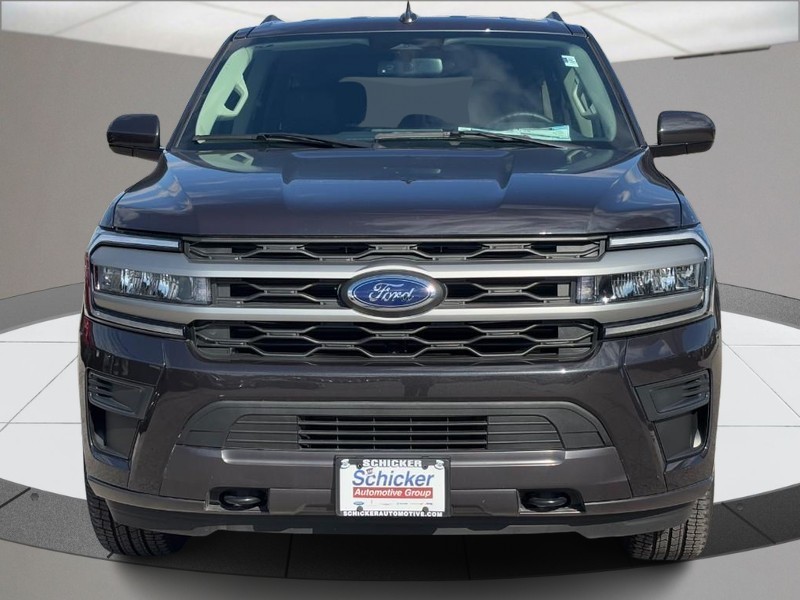 Ford Expedition Max Vehicle Full-screen Gallery Image 09