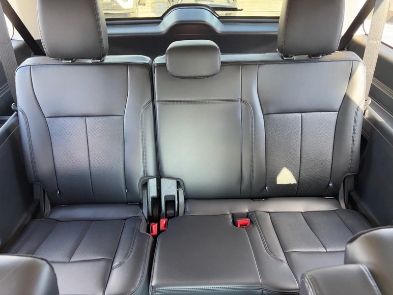 Ford Expedition Max Vehicle Full-screen Gallery Image 11