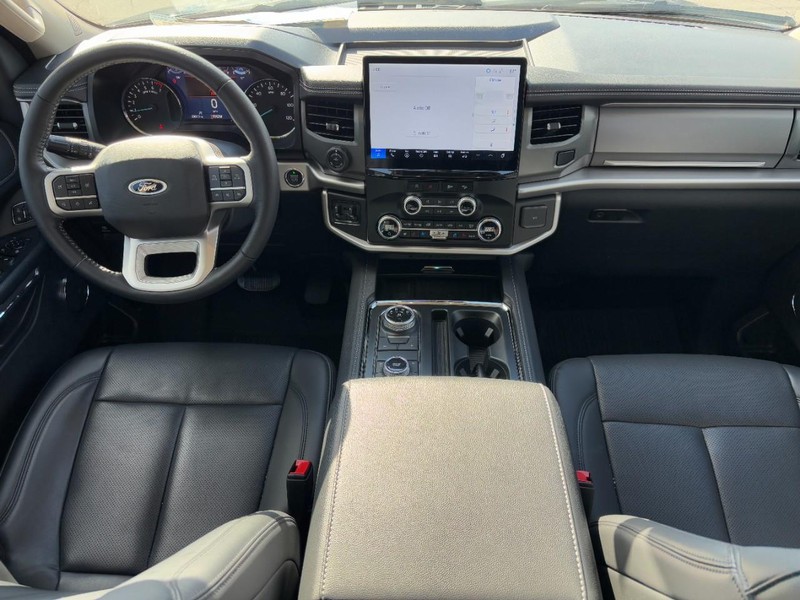 Ford Expedition Max Vehicle Full-screen Gallery Image 12