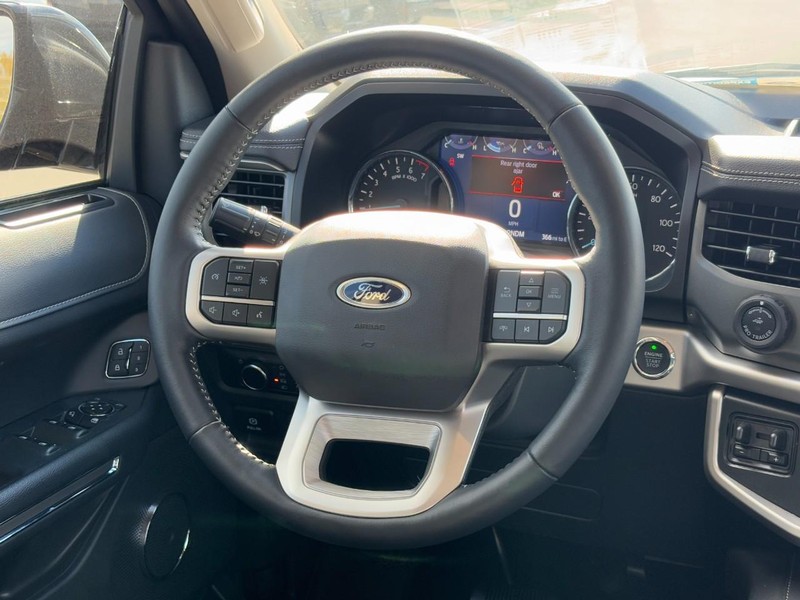 Ford Expedition Max Vehicle Full-screen Gallery Image 13