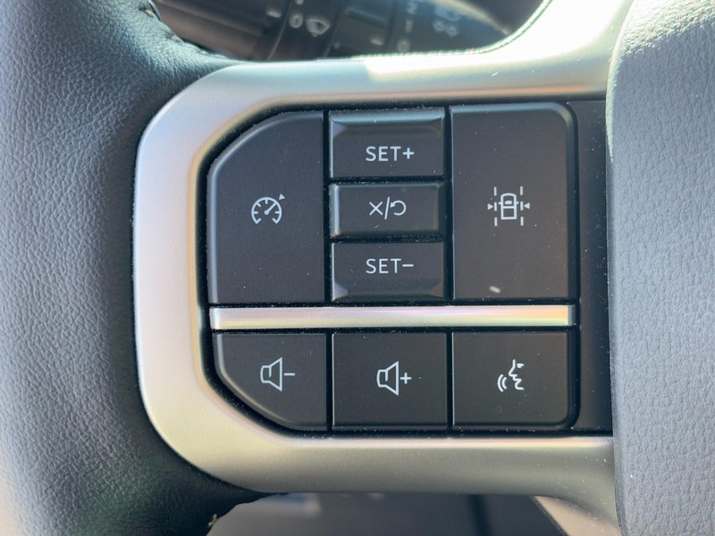 Ford Expedition Max Vehicle Full-screen Gallery Image 18