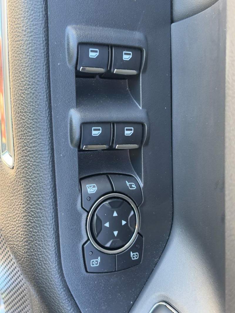 Ford Expedition Max Vehicle Full-screen Gallery Image 25