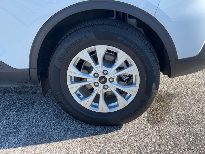 Ford Escape Vehicle Full-screen Gallery Image 07