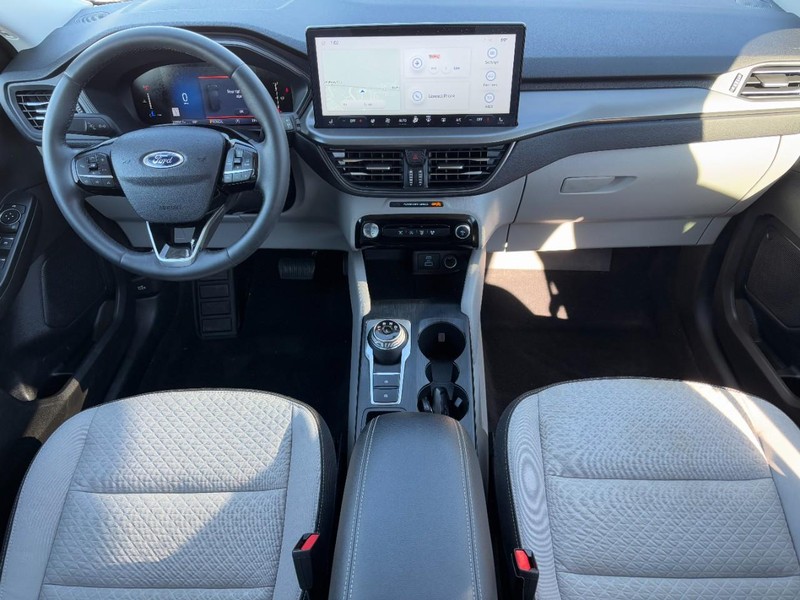 Ford Escape Vehicle Full-screen Gallery Image 11